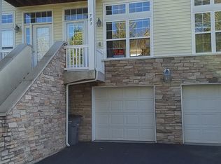 703 Mackinaw Trl, Luna Pier, MI 48157
