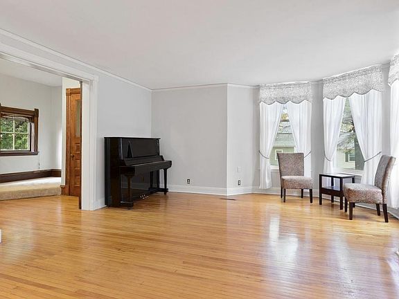 5th image of 2312 Brewster St