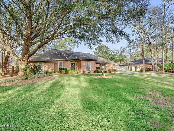 2nd image of 1725 Greenridge Cir S