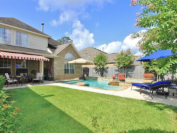 There's also a lush "green space" lawn for great outdoor enjoyment.