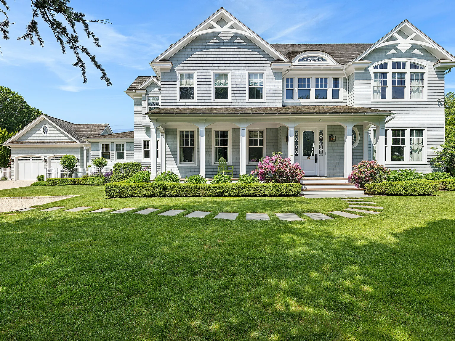 Exquisite 6-Bed Modern Traditional Home in Southampton Village. — Photo 3