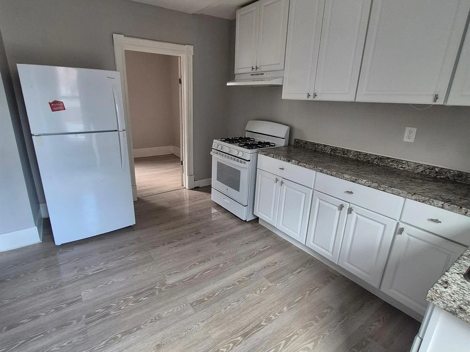 2 bed, 1.0 bath, 550 sqft, $1,850 — Photo 2