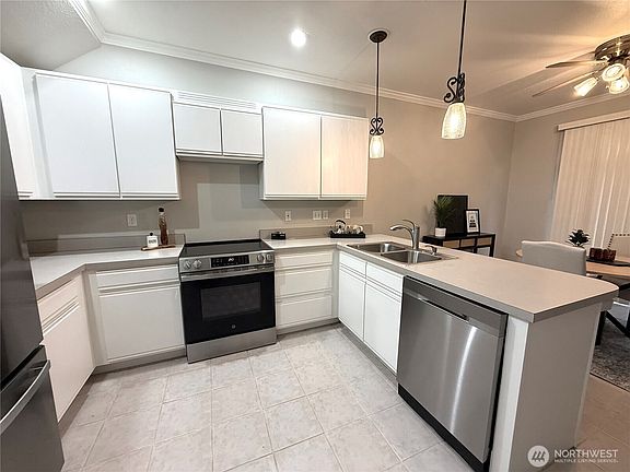 3rd image of 278 NE Deccio Road