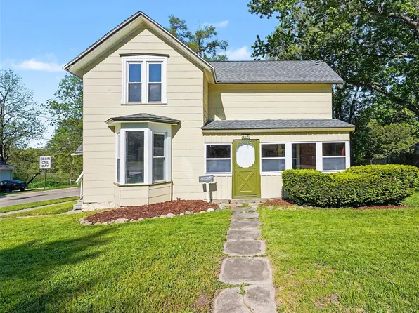 512 S Broad St, Holly, MI 48442
