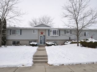 1118 Villa Park Dr, West Bend, WI 53090