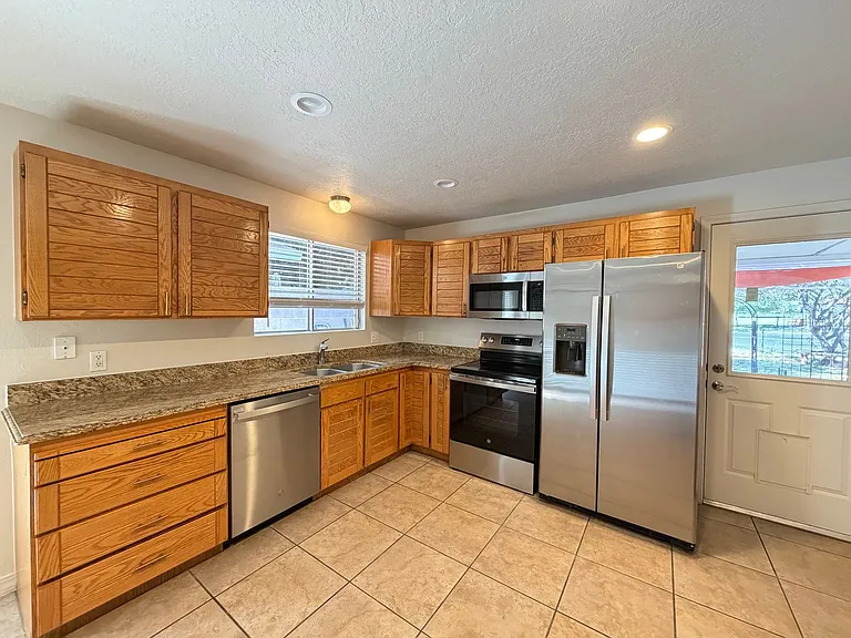 696 N 600 W #A — Photo 9