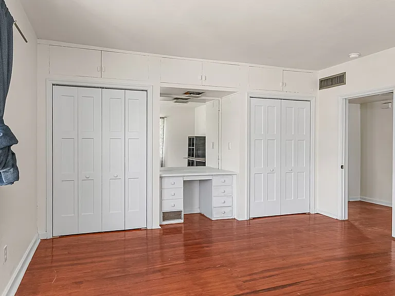 1008 Strawbridge — Photo 32
