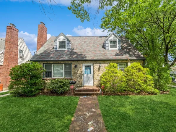 71 Floral Boulevard, Floral Park, NY 11001
