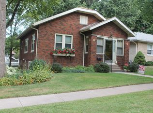 1302 Oakland Dr, Muscatine, IA 52761