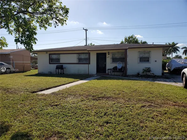 3870 NW 176th St, Miami Gardens, FL 33055