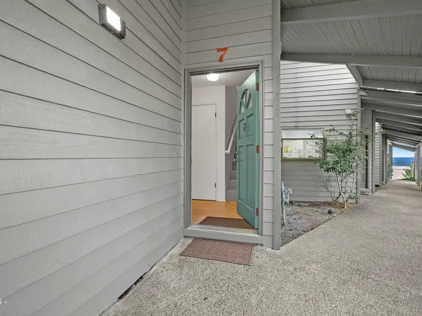 3250 NW Oceanview Dr APT 7, Newport, OR 97365