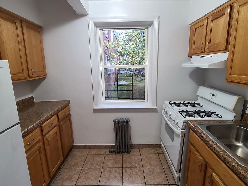 2nd image of 2810 172nd St #B