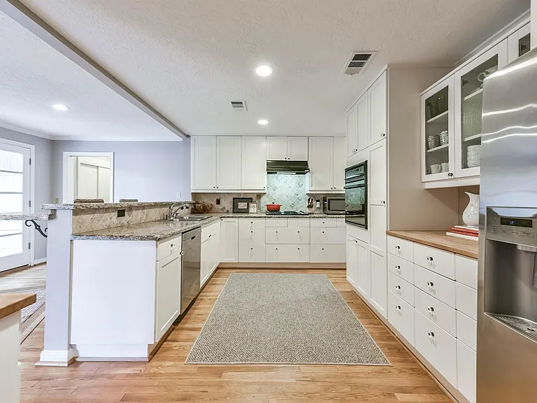 906 Bay Oaks Rd — Photo 12