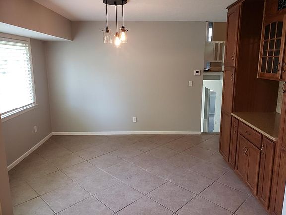4th image of 11806 W Taft Ct