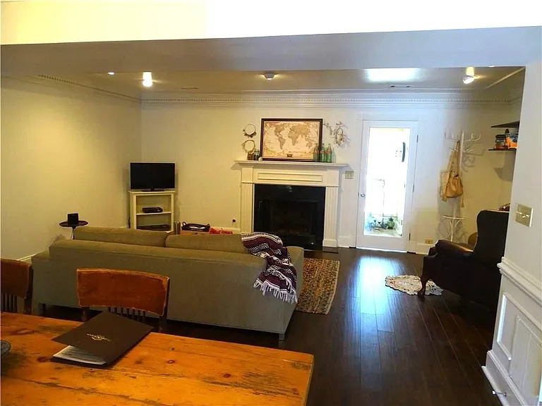 410 Forestgate Ct — Photo 9