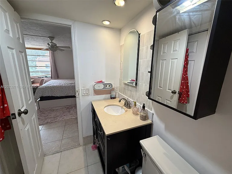 450 Commodore Dr #306 — Photo 24