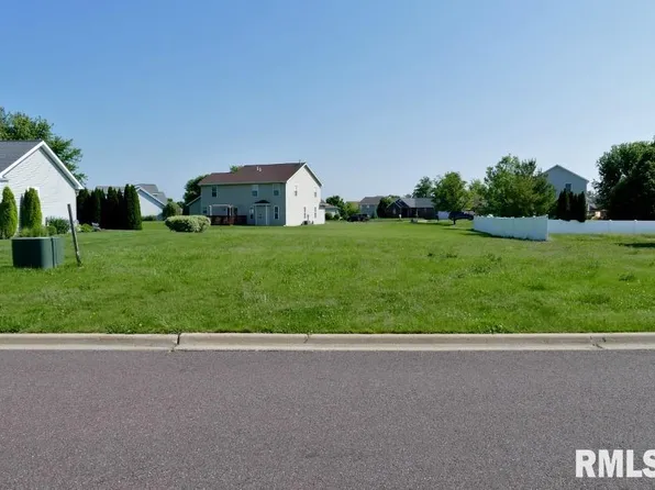 1325 Cedar Lake Dr, Metamora, IL 61548