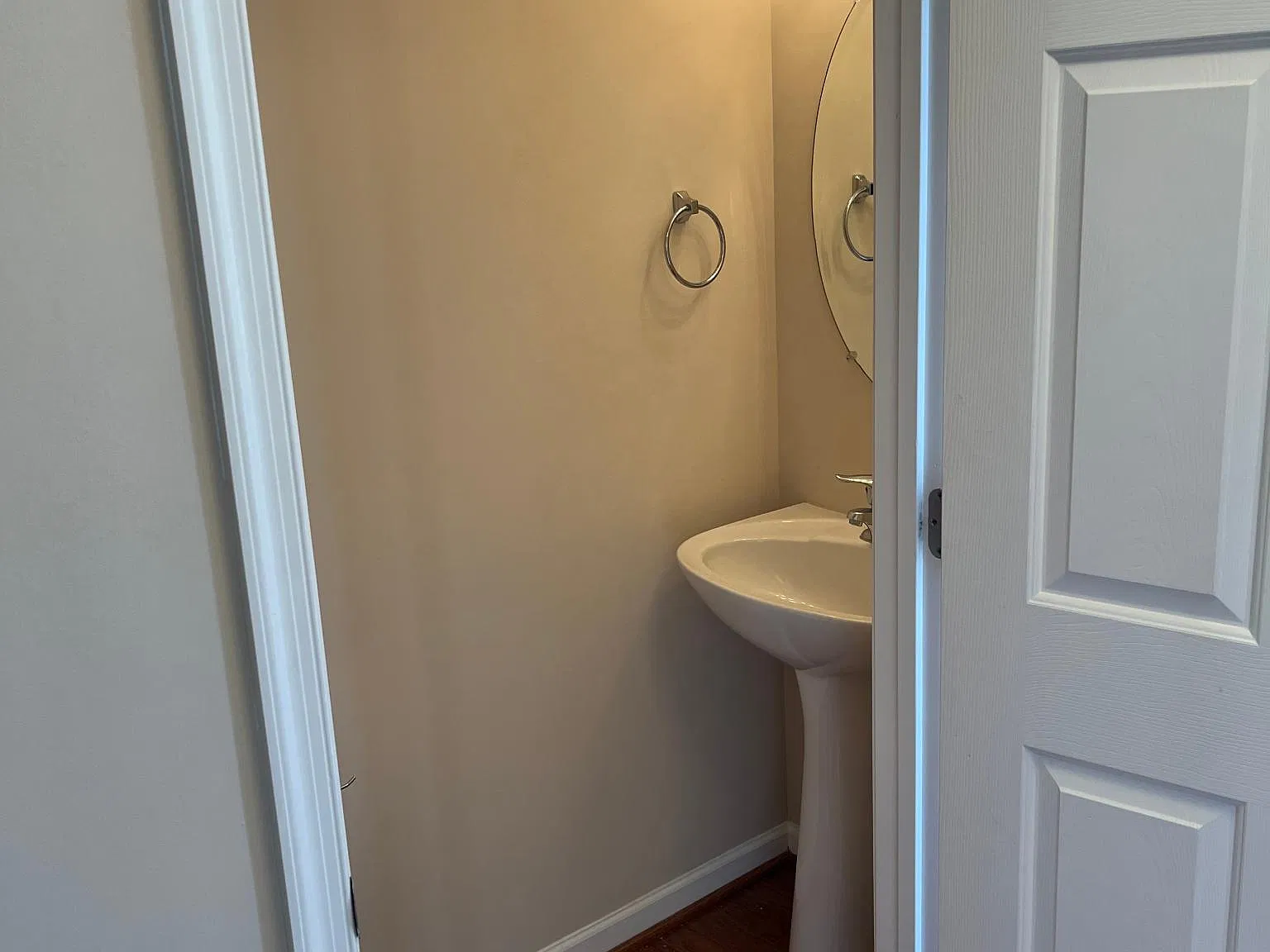 3 bed, 2.5 bath, 1772 sqft, $2,400 — Photo 3