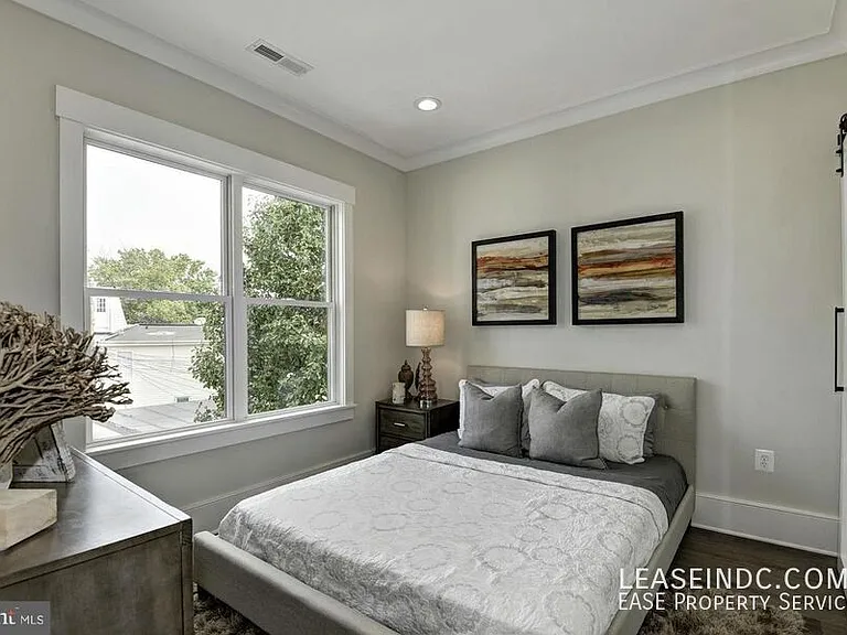 1232 I St NE #2 — Photo 14