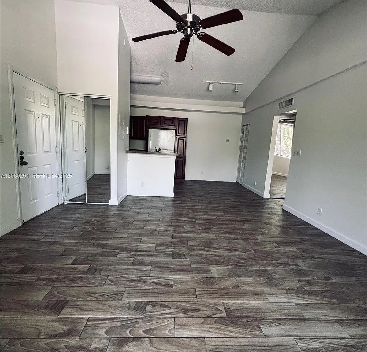 Coco Parc Condo — Photo 1