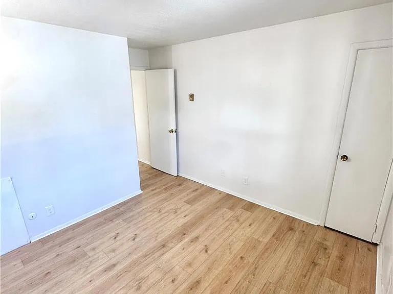 2043 W Allen St #A — Photo 18