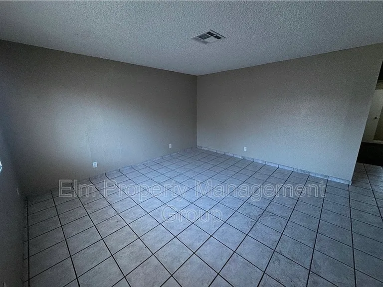 8 Britz Cir #C — Photo 3