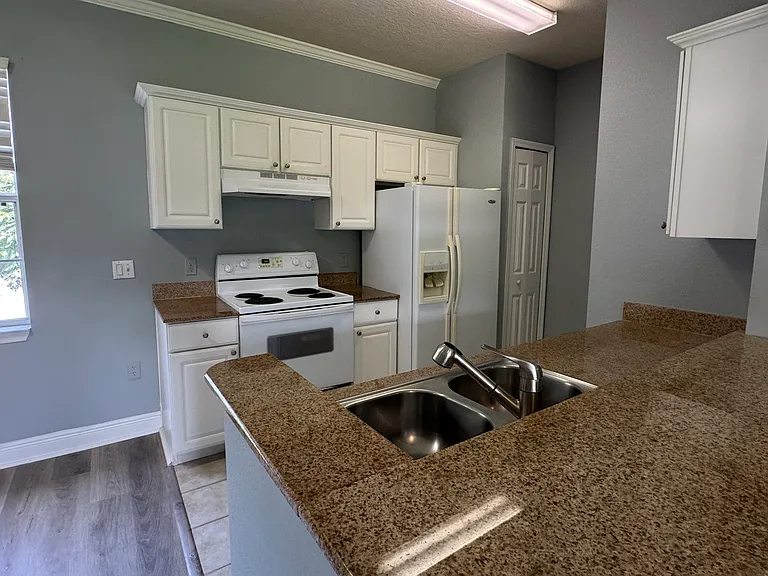 234 Southern Pecan Cir #202 — Photo 9