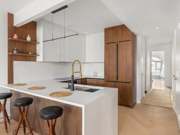 90 Herbert Street image 1 of 11