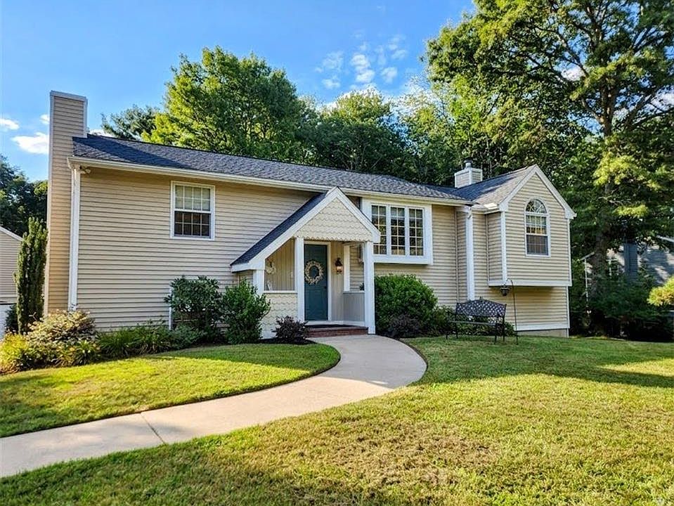 1st image of 55 Holly Rd
