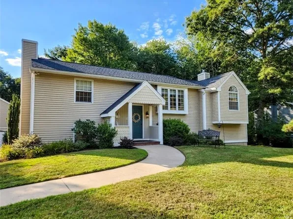 55 Holly Rd, South Kingstown, RI 02879