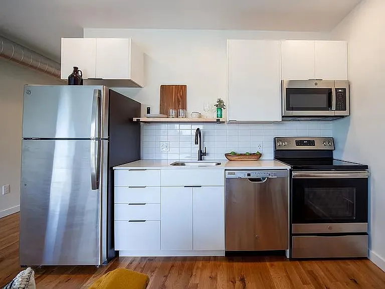 Unit Photo - 548 W State St #204