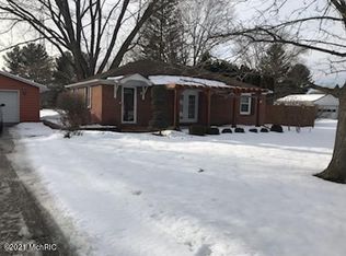 3950 Meadow Ln, Saint Joseph, MI 49085