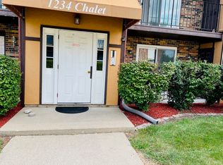 1234 Chalet Rd APT 102, Naperville, IL 60563