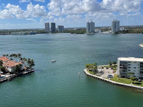 4th image of 1000 W Island Blvd APT 1811