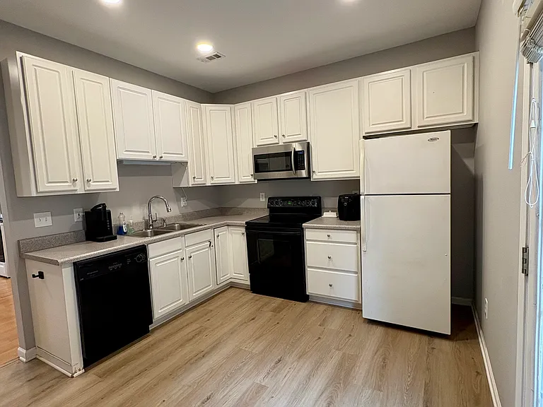 111 Reef Ct #B — Photo 5