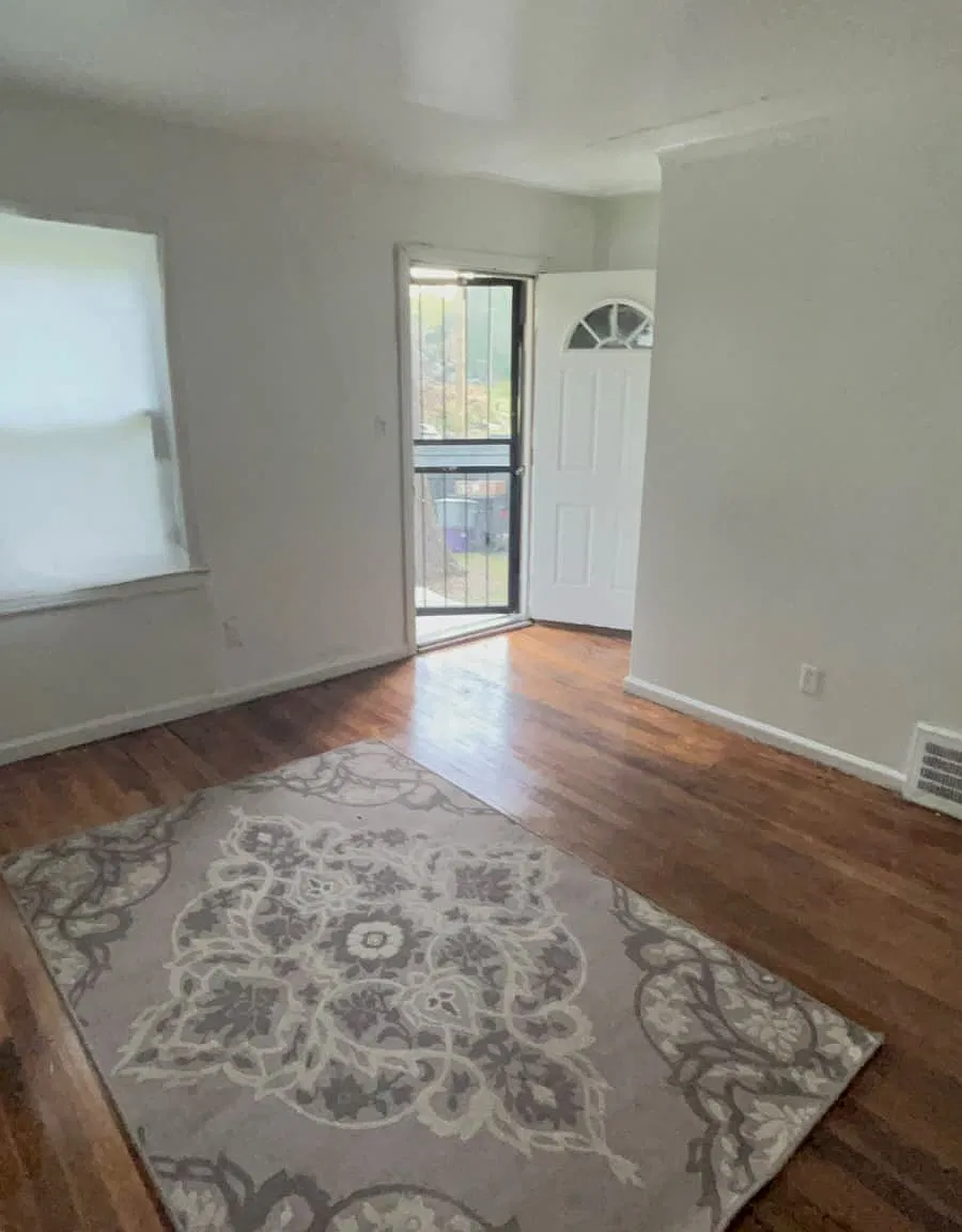 3 bed, $1,300 — Photo 2