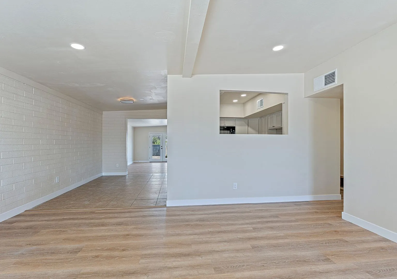 4 Bedrooms PLUS Pool — Photo 4