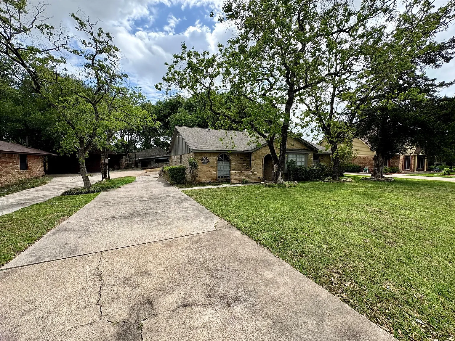 4 bed, 2.0 bath, 1830 sqft, $2,200 — Photo 4