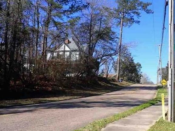 Exterior Neighborhood (street photo)