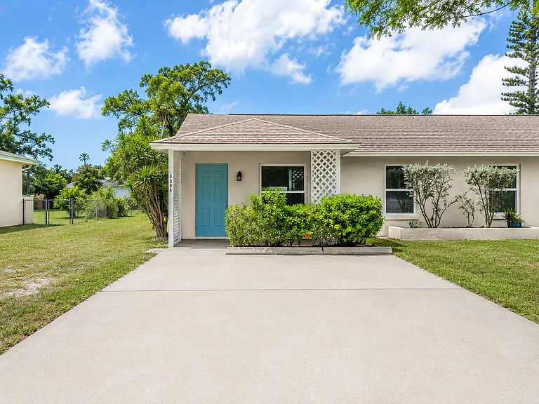 2+ driveway parking, large grassy area for kids/pets.