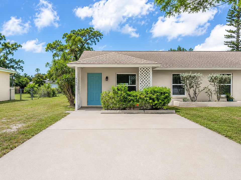 2+ driveway parking, large grassy area for kids/pets.
