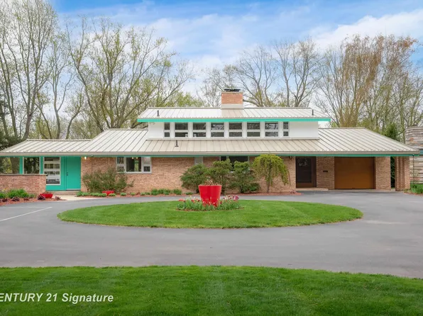 1015 W Sugnet Rd, Midland, MI 48640