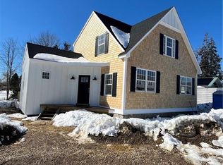 19 Traymore St, Charlestown, RI 02813