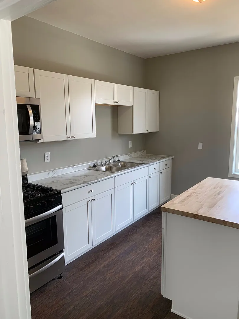 360 E. Walnut St. — Photo 3