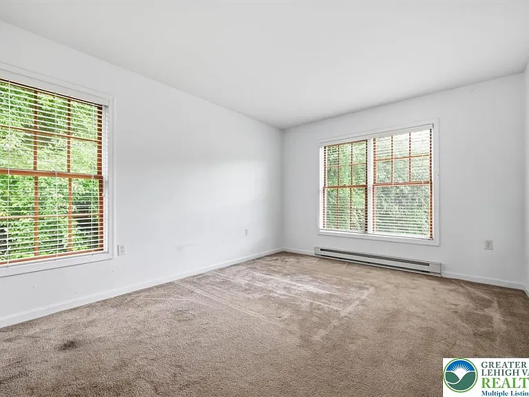 86 Northpark Dr E — Photo 40