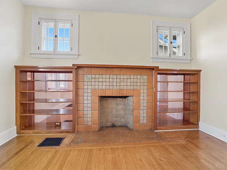 3017 Hull Ave — Photo 4