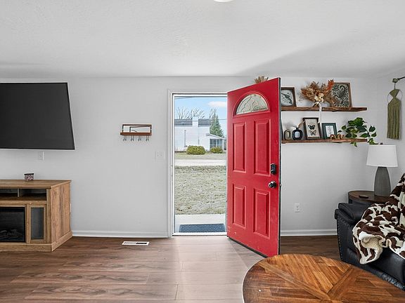 4th image of 5322 N Elms Rd