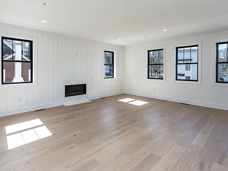 981 Henry Ave — Photo 24