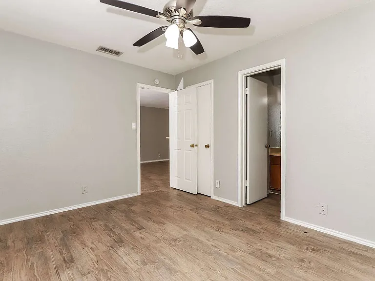 6801 Stonleigh Pl #B — Photo 11