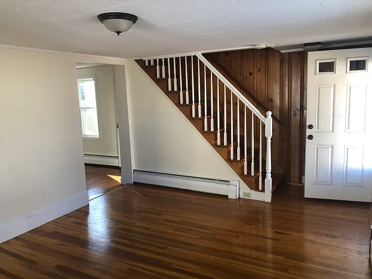 160 Lincoln St — Photo 5